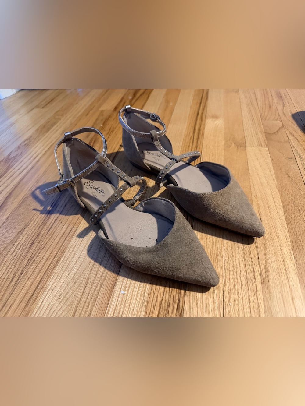 Seychelles Women's suede Taupe Pointed-Toe Ankle-Strap Flats size 7 Taupe